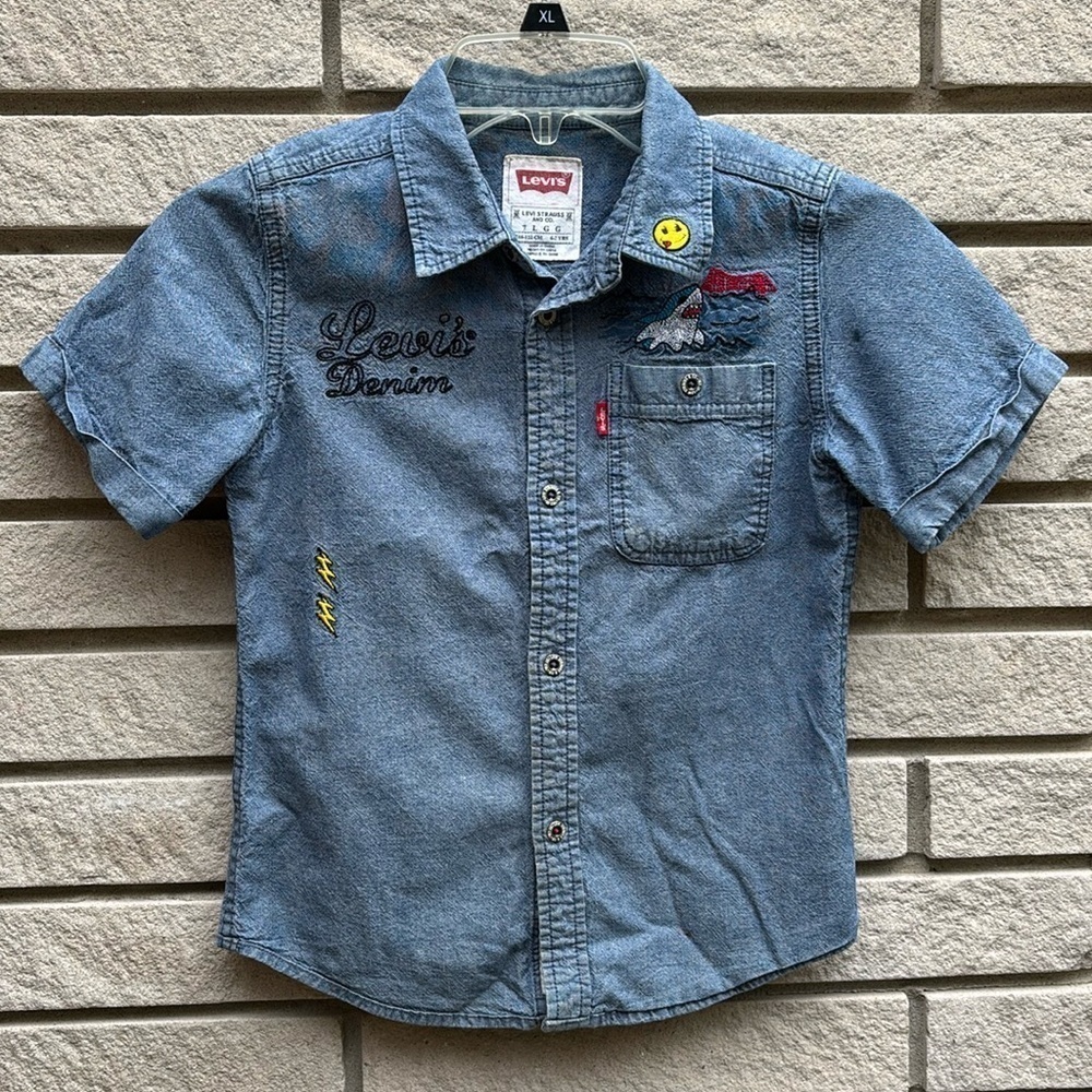 Levi’s Short Sleeve Embroidered Button Down Denim Top Sz 7